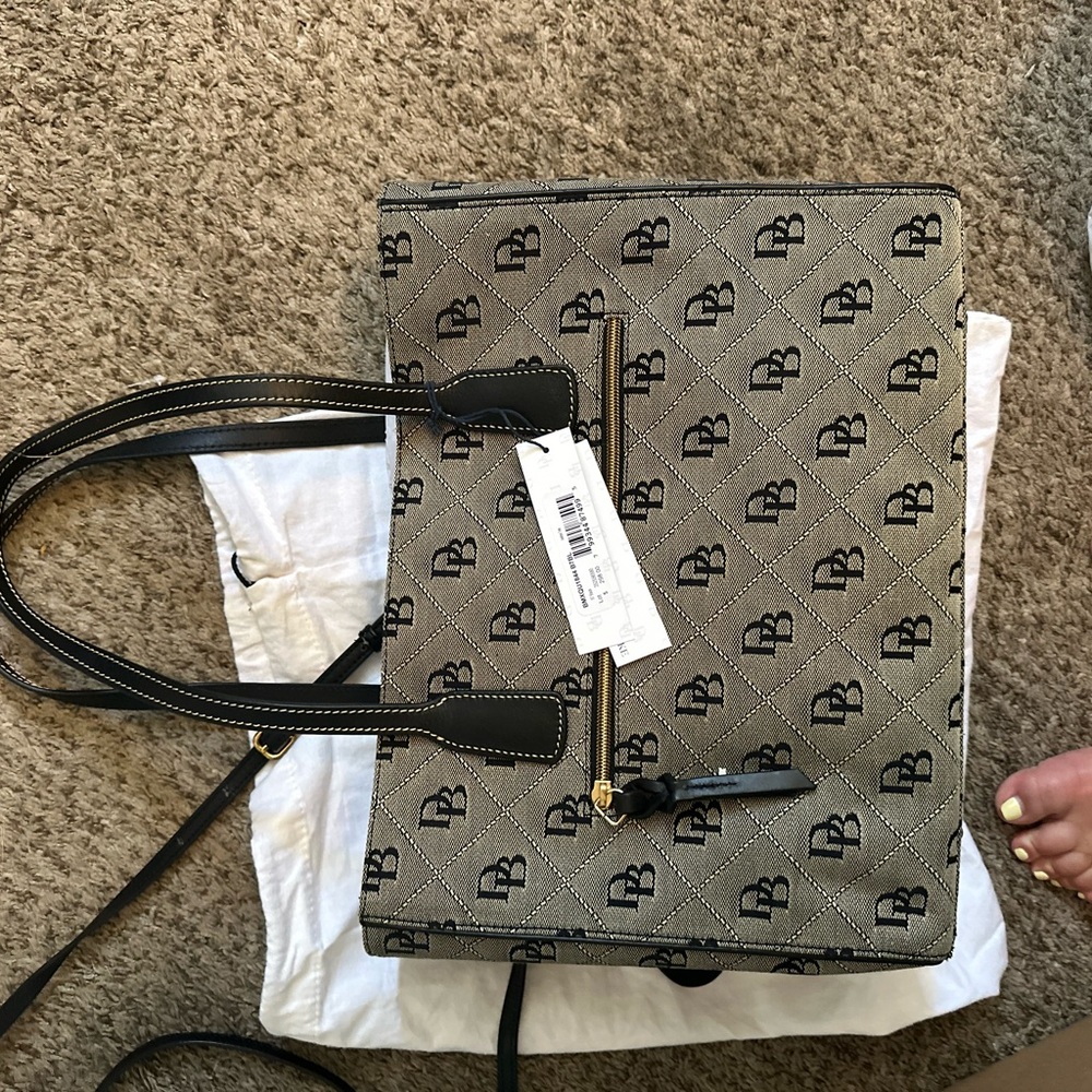 Dooney and Bourke Tote. Brand new.